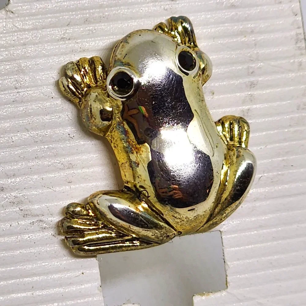 Vintage BEST Silver FROG Toad Black Rhinestone Eyes Pierced Earrings NOC NOS